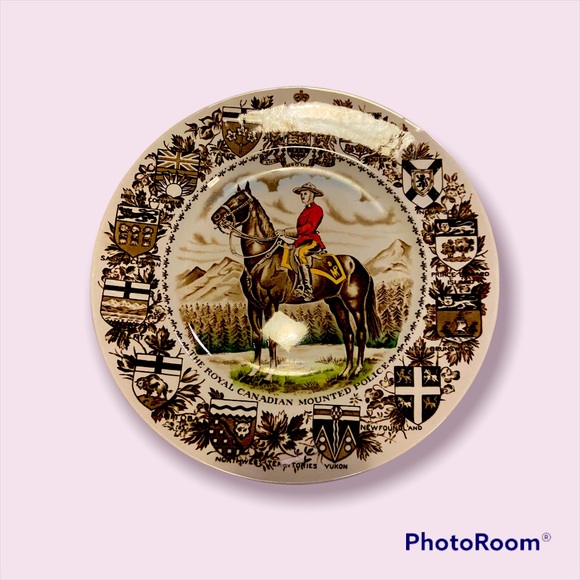 The royal Canadian mounted police Plate👮‍♂️ - Picture 1 of 4